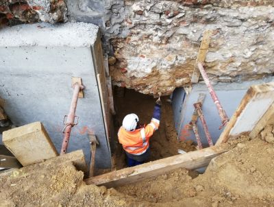 Archeologische opgravingen in de tuin van het voormalige hof van Hoogstraten