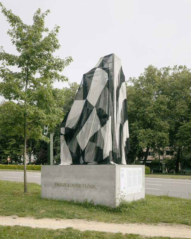 L’œuvre « Urban Folly II : Emilie Louise Flöge »