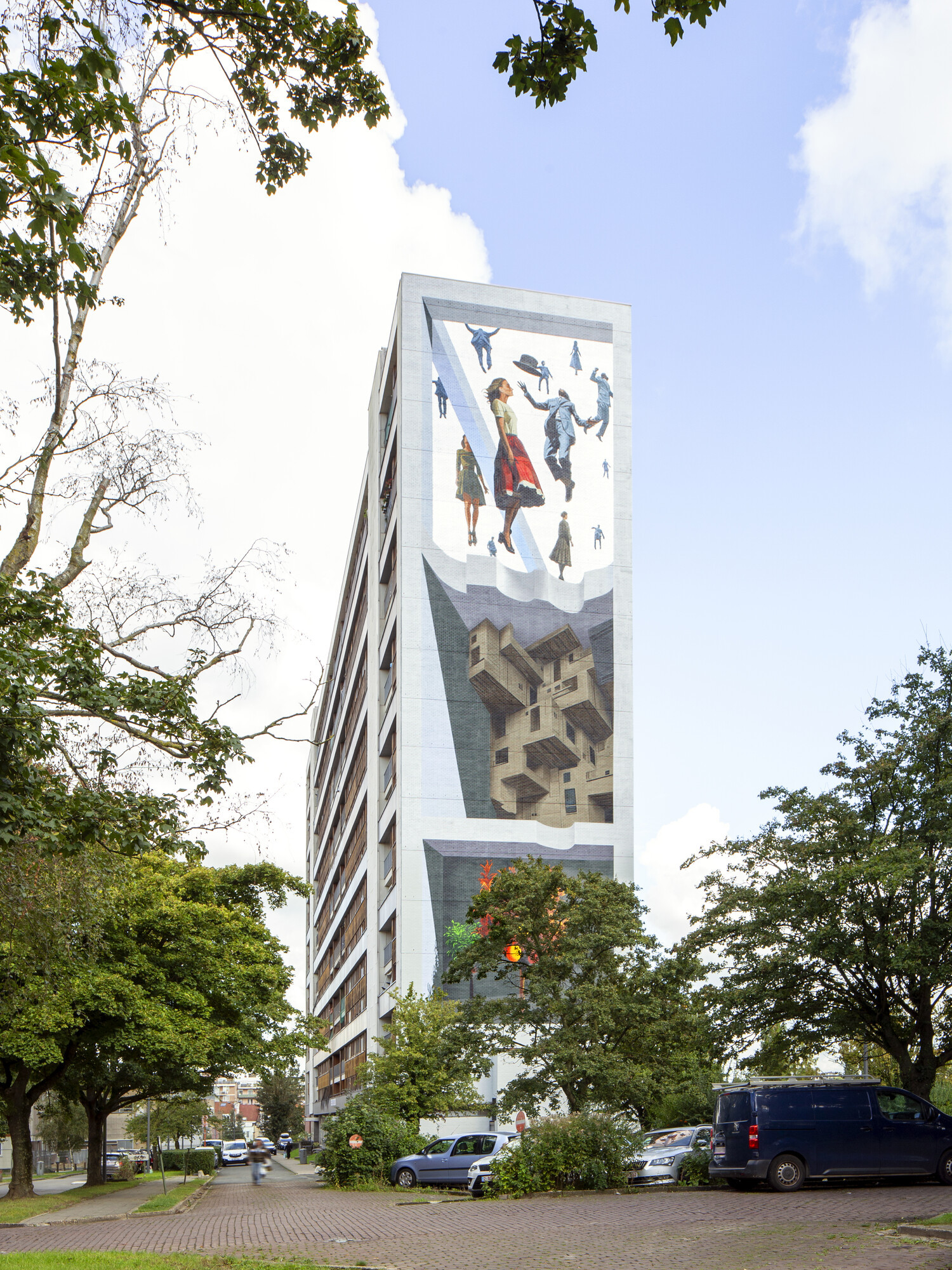 Fresque surréaliste dans le quartier de Magritte à Jette