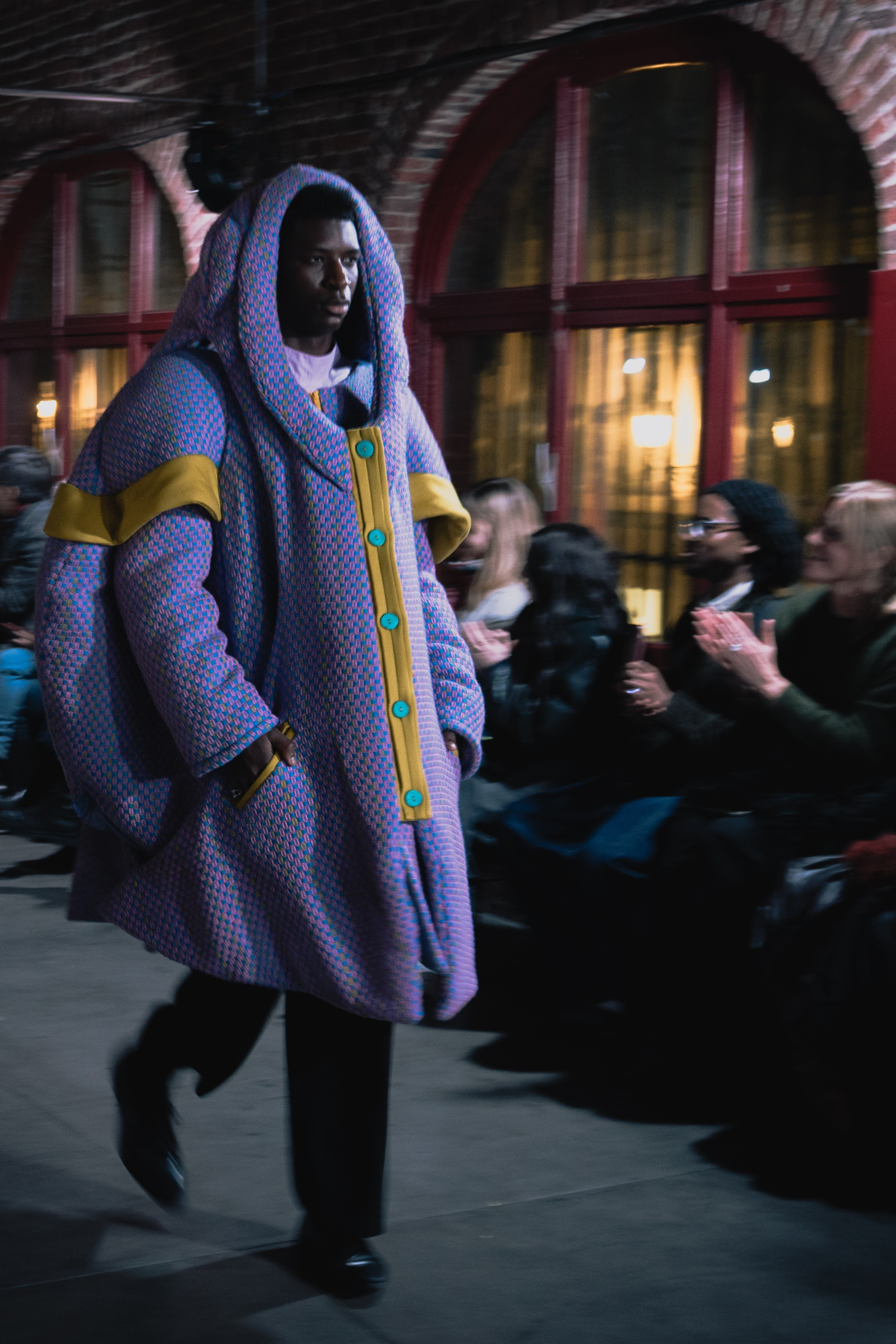 Fashion show “ART DECO 1925 >< MODE 2025” in the Halles Saint-Géry