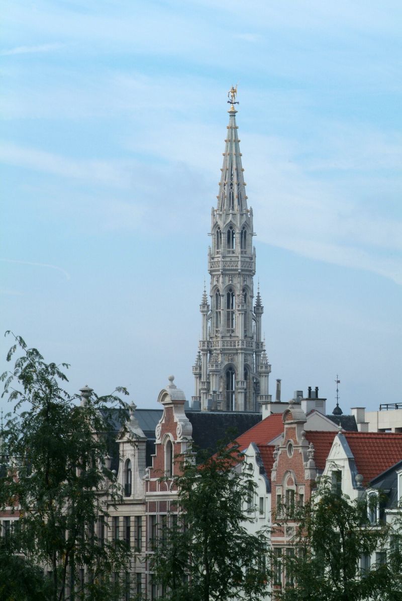 Zicht op de toren van de Grote Markt in Brussel