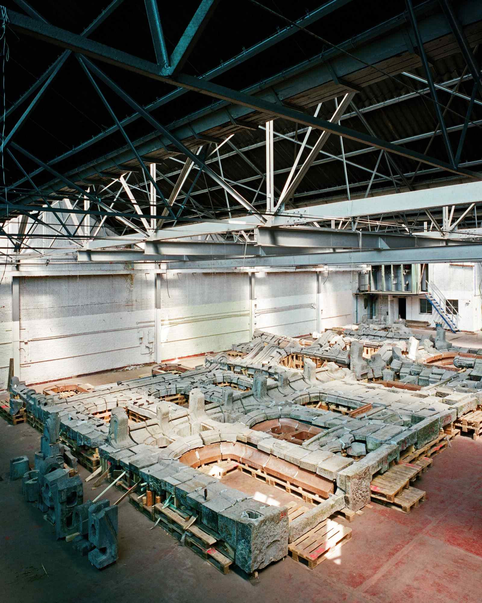 Reassembling the façade of the Hôtel Aubecq. Photo Mathias Nouel © urban.brussels