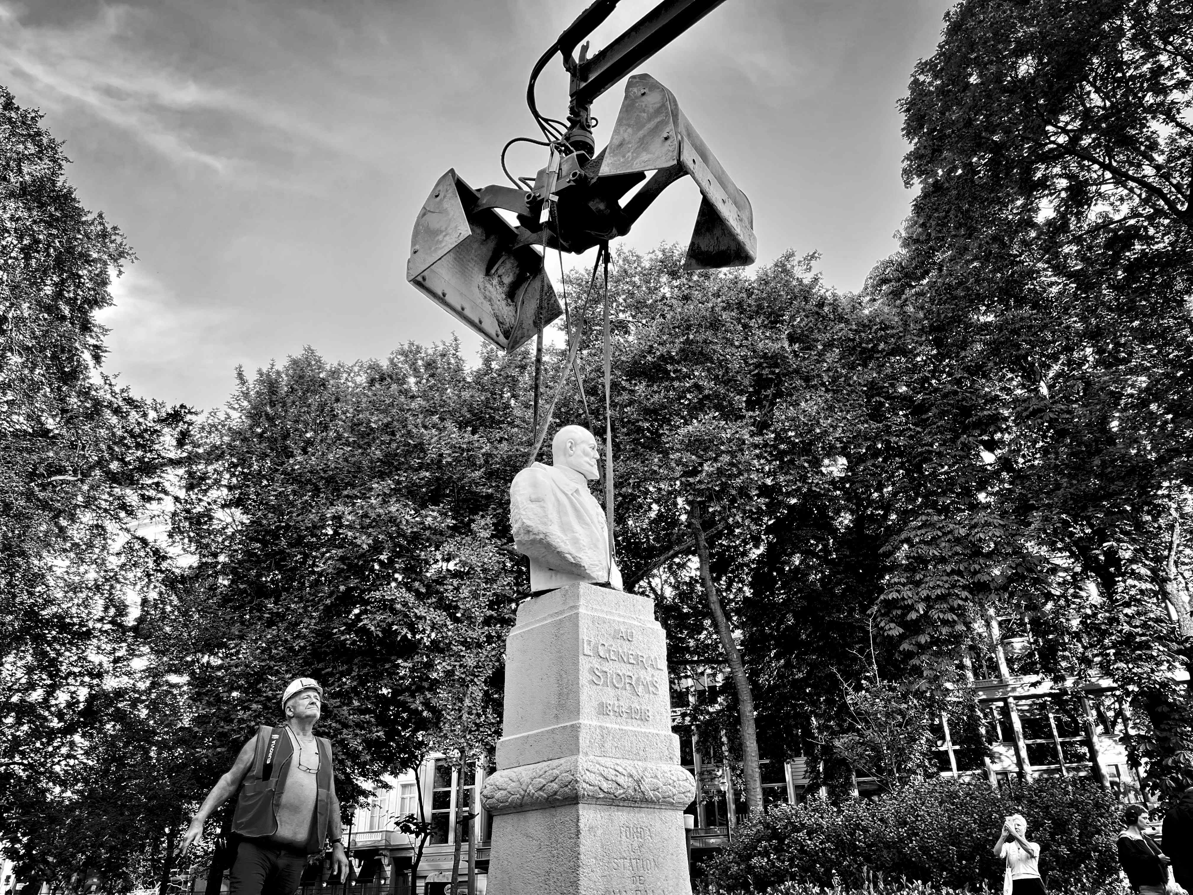 Retrait Du Buste Du General Storms Square De Meeus A Ixelles 30 Juin 2022 C Julien Truddaiu