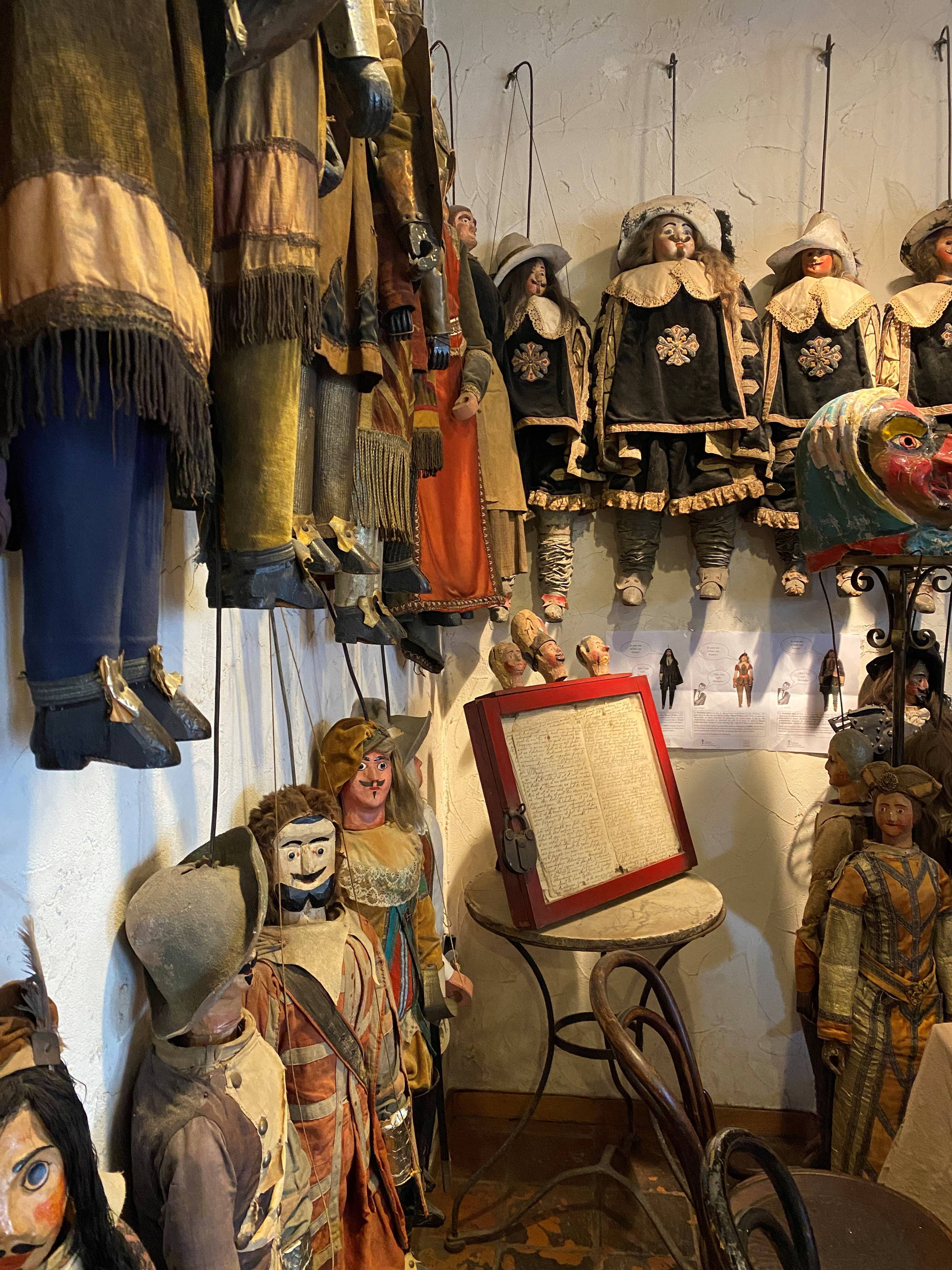 Puppets at the Théâtre Royal de Toone in Brussels