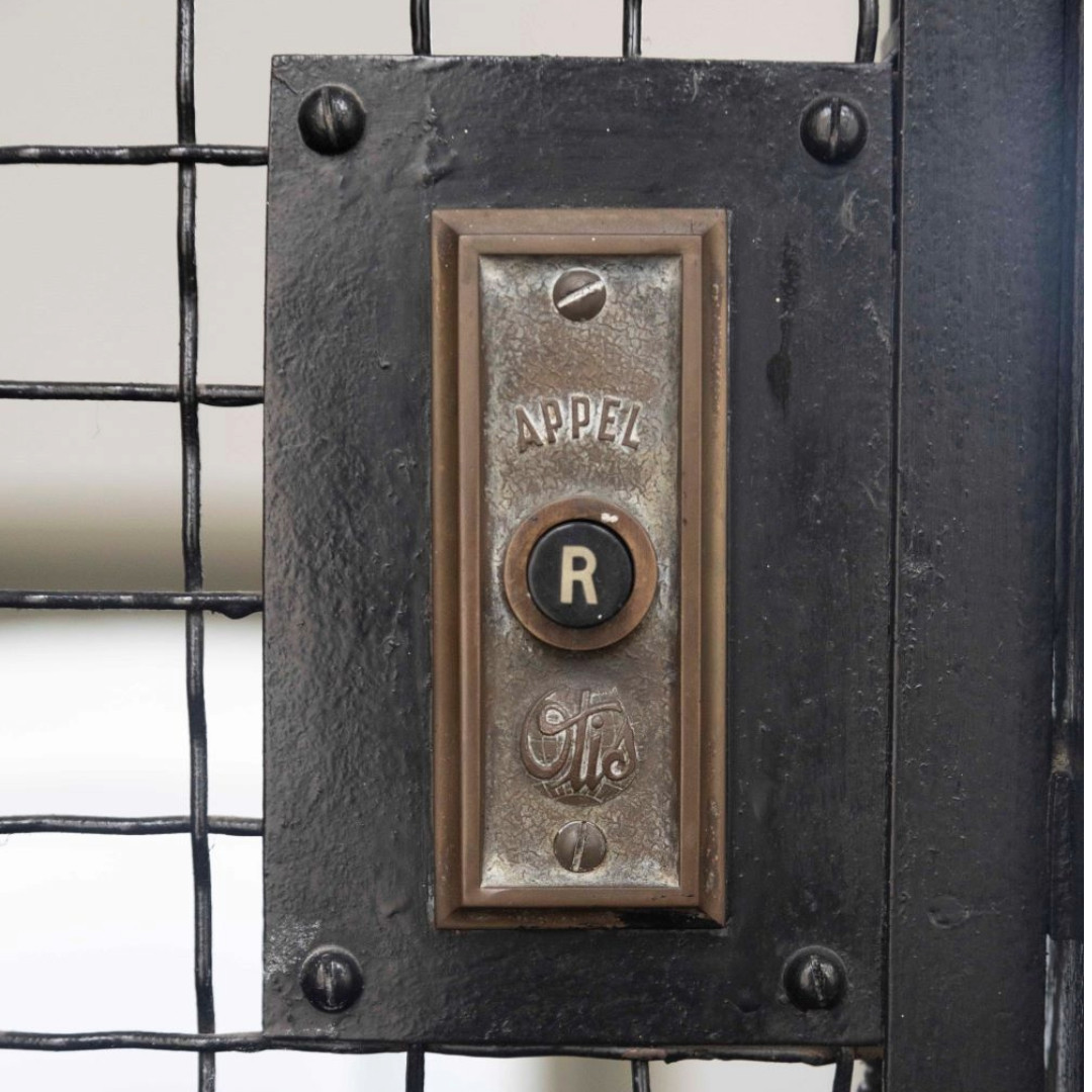 Antoine Dansaert Street. Call button © Homegrade, 2024