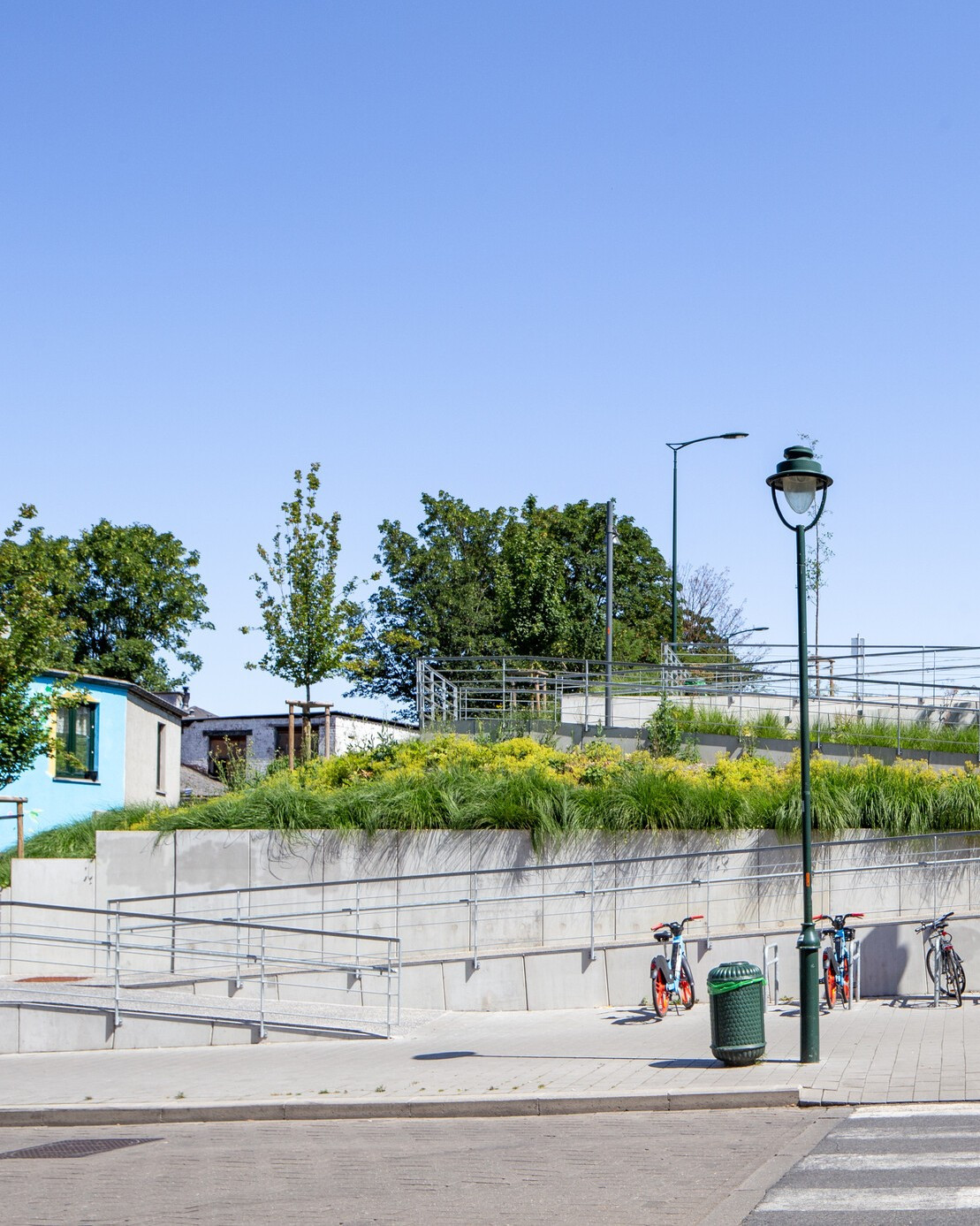 CQD Abbaye, abords de la gare de Forest Est