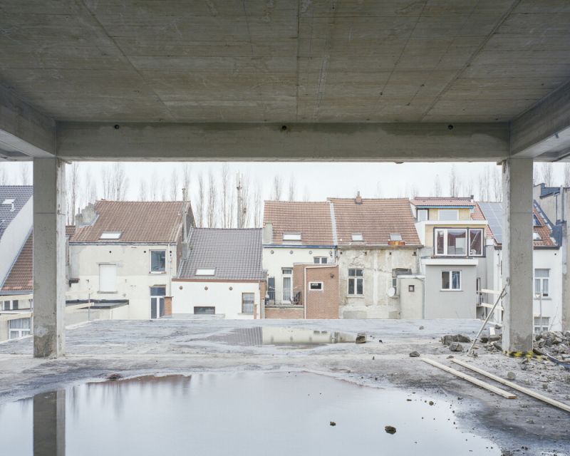 Herbestemming van een kantoorgebouw tot sociale woningen en een polyvalente zaal